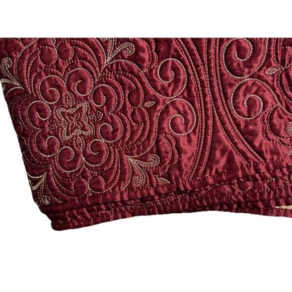 Beautiful Satin Matelasse Reversible Quilt Blanket Bedding Red Tan 70x88 Cover - Picture 4 of 6
